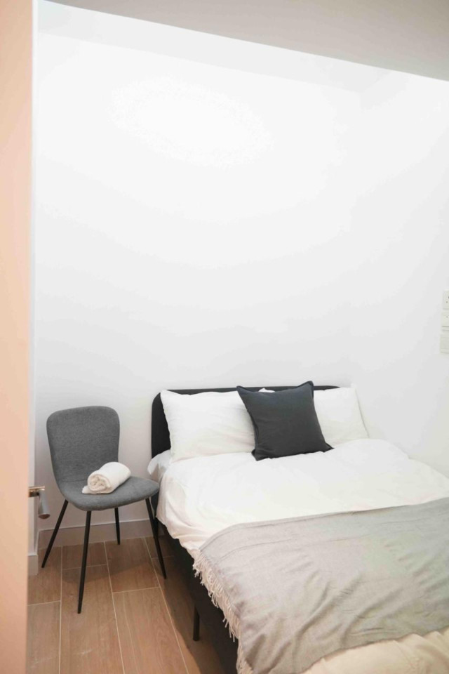  Single Deluxe  -  Garden House Coliving near Victoria Park – Spacious, Community-Focused Apartment  - Gallery -  6
