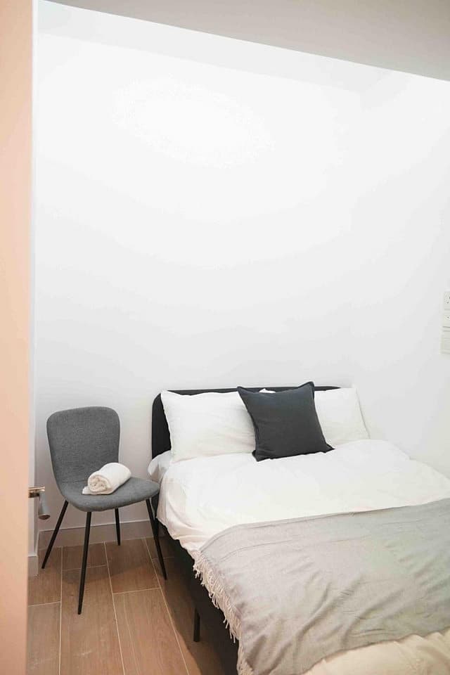  Single Deluxe  -  Garden House Coliving near Victoria Park – Spacious, Community-Focused Apartment  - Gallery -  4