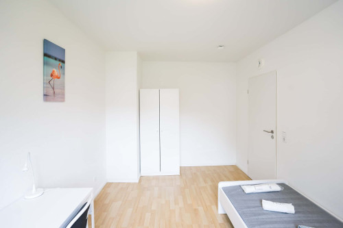 Kölner Landstraße - Room 1 - Gallery - 5
