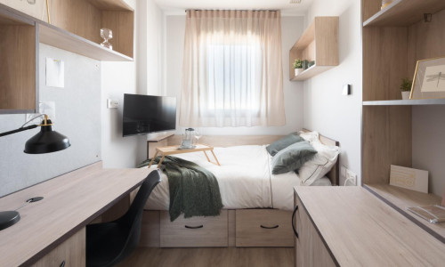 Excellent single bedroom near the Clínico metro
