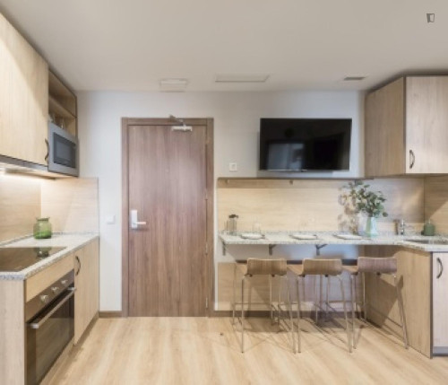 Excellent single bedroom near the Clínico metro