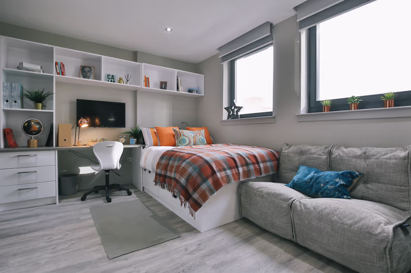  Classic Bigger Accessible Studio - Churchyard View  -  George Street Apartments  - Gallery -  4