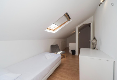 Alluring single ensuite bedroom in Sete Rios