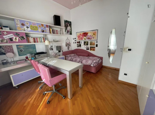 Single Bedroom in a 2-Bedroom Apartment in Florence