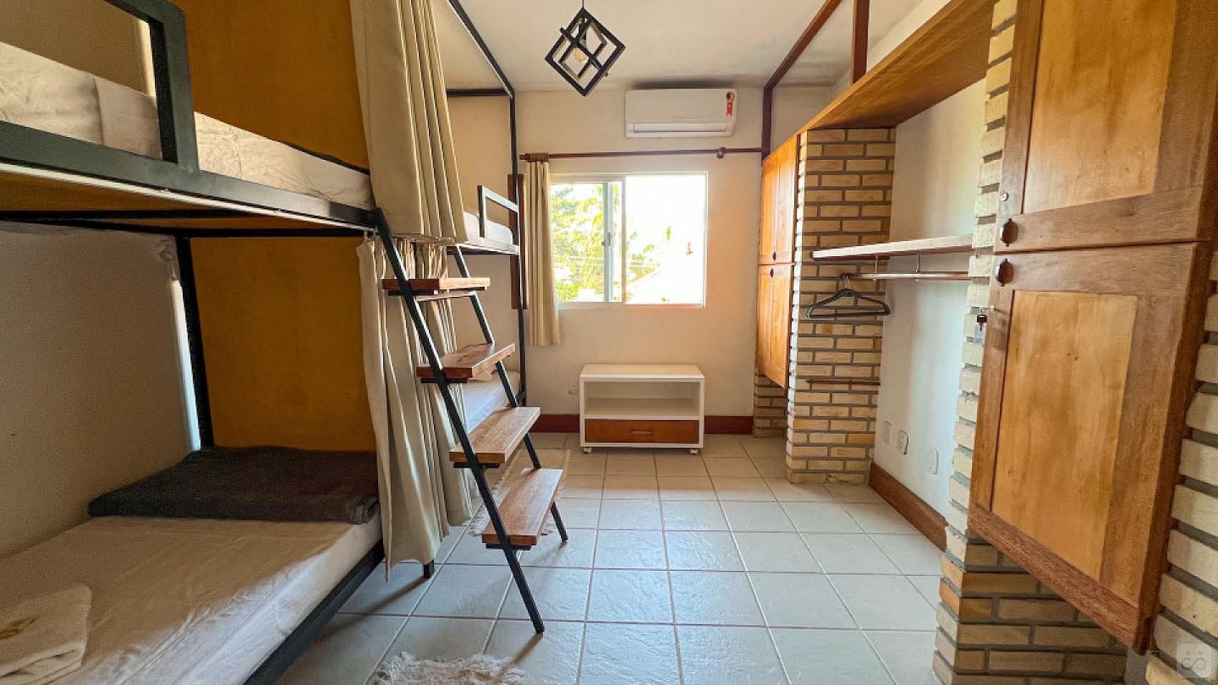 Bed In A 4-Bed Mixed Gender Room - 2