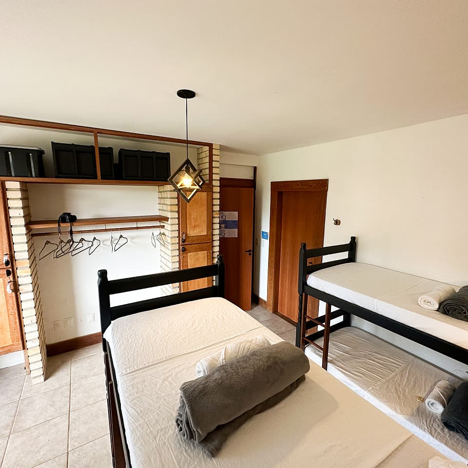 Bed In A 4-Bed Females Only Room - Manoel Pedro da Silveira Home - Gallery - 13