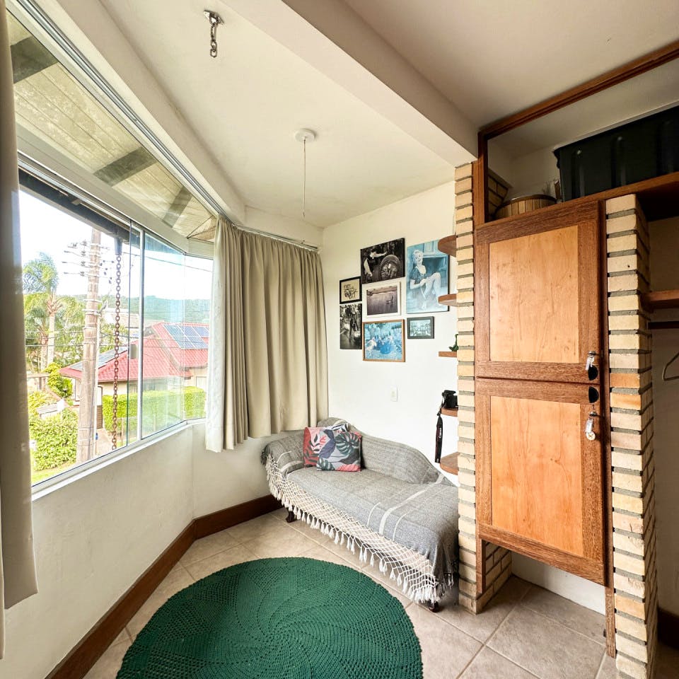 Bed In A 4-Bed Females Only Room - Manoel Pedro da Silveira Home - Gallery - 27