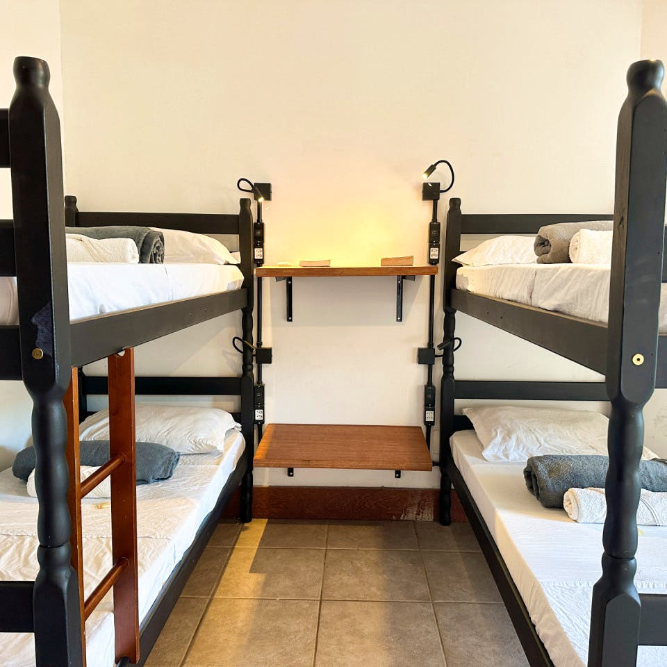 Bed In A 4-Bed Females Only Room - Manoel Pedro da Silveira Home - Gallery - 30