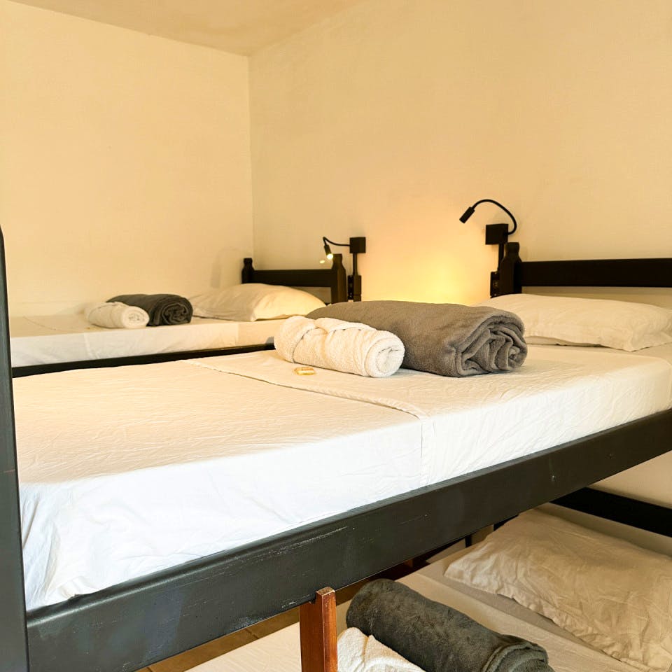 Bed In A 4-Bed Females Only Room - Manoel Pedro da Silveira Home - Gallery - 16