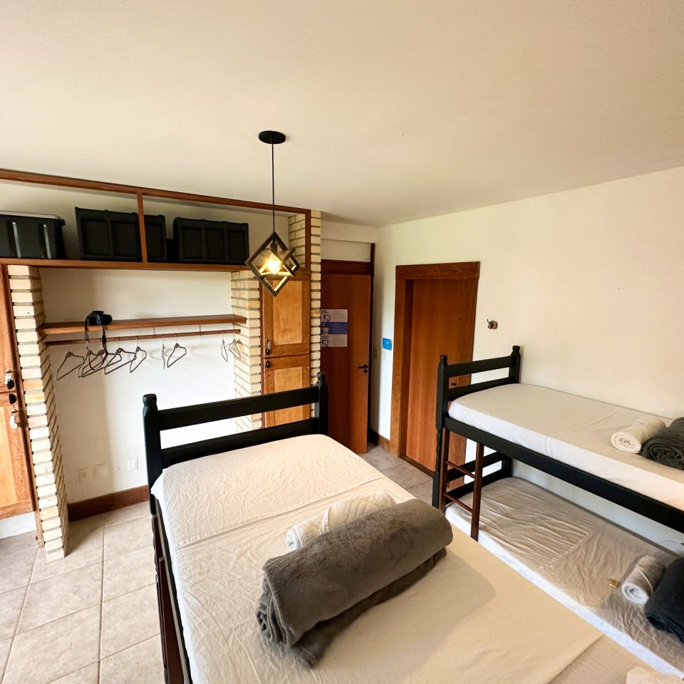 Bed In A 4-Bed Females Only Room - Manoel Pedro da Silveira Home - Gallery - 24