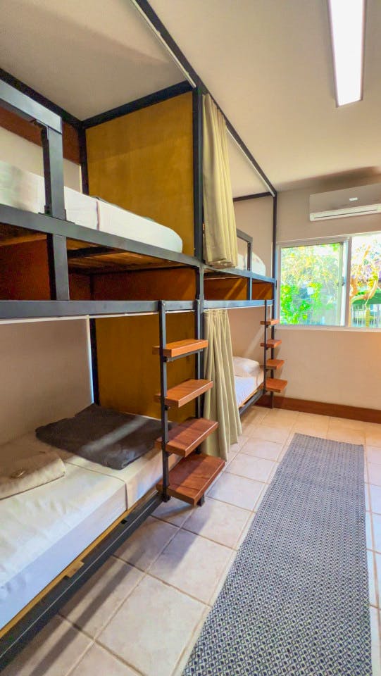 Bed In A 6-Bed Mixed Gender Room - Manoel Pedro da Silveira Home - Gallery - 2