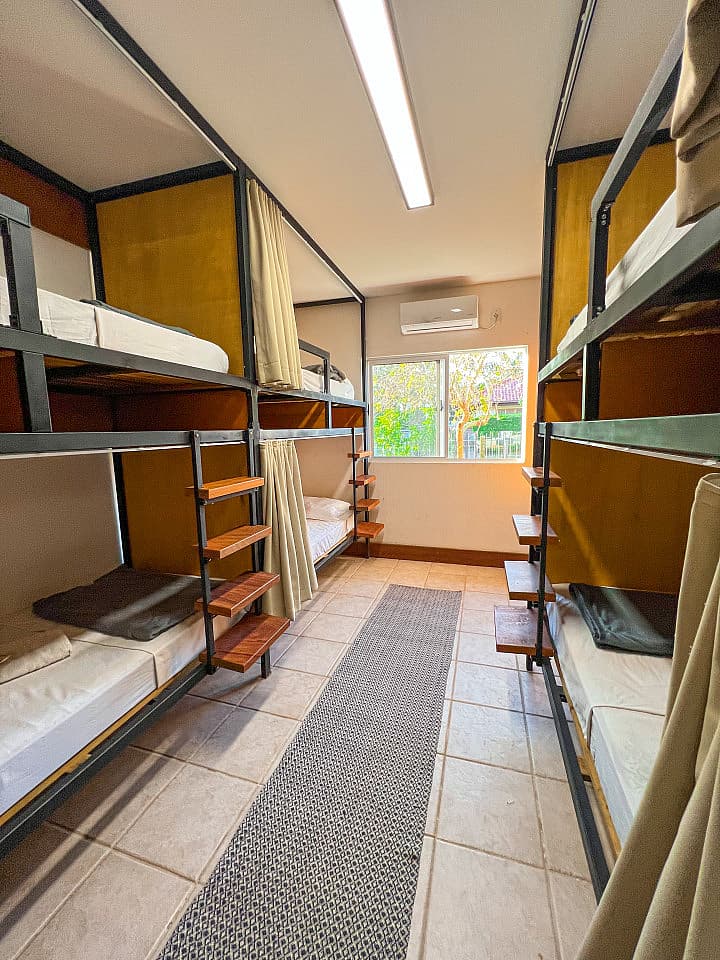 Bed In A 6-Bed Mixed Gender Room - Manoel Pedro da Silveira Home - Gallery - 9