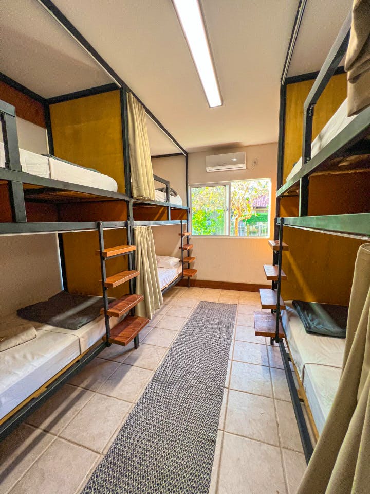 Bed In A 6-Bed Mixed Gender Room - Manoel Pedro da Silveira Home - Gallery - 4