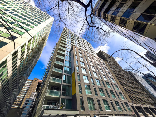 Stylish Coliving Oasis in Downtown Montréal's Vibrant Ville-Marie