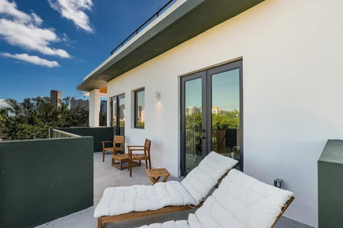 Urban Coliving Retreat in Vibrant Little Havana with Modern Amenities