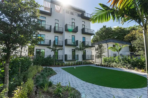Urban Coliving Retreat in Vibrant Little Havana with Modern Amenities