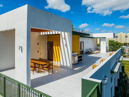 Urban Coliving Retreat in Vibrant Little Havana with Modern Amenities