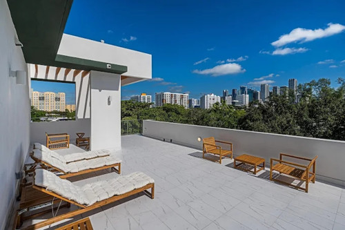 Urban Coliving Retreat in Vibrant Little Havana with Modern Amenities