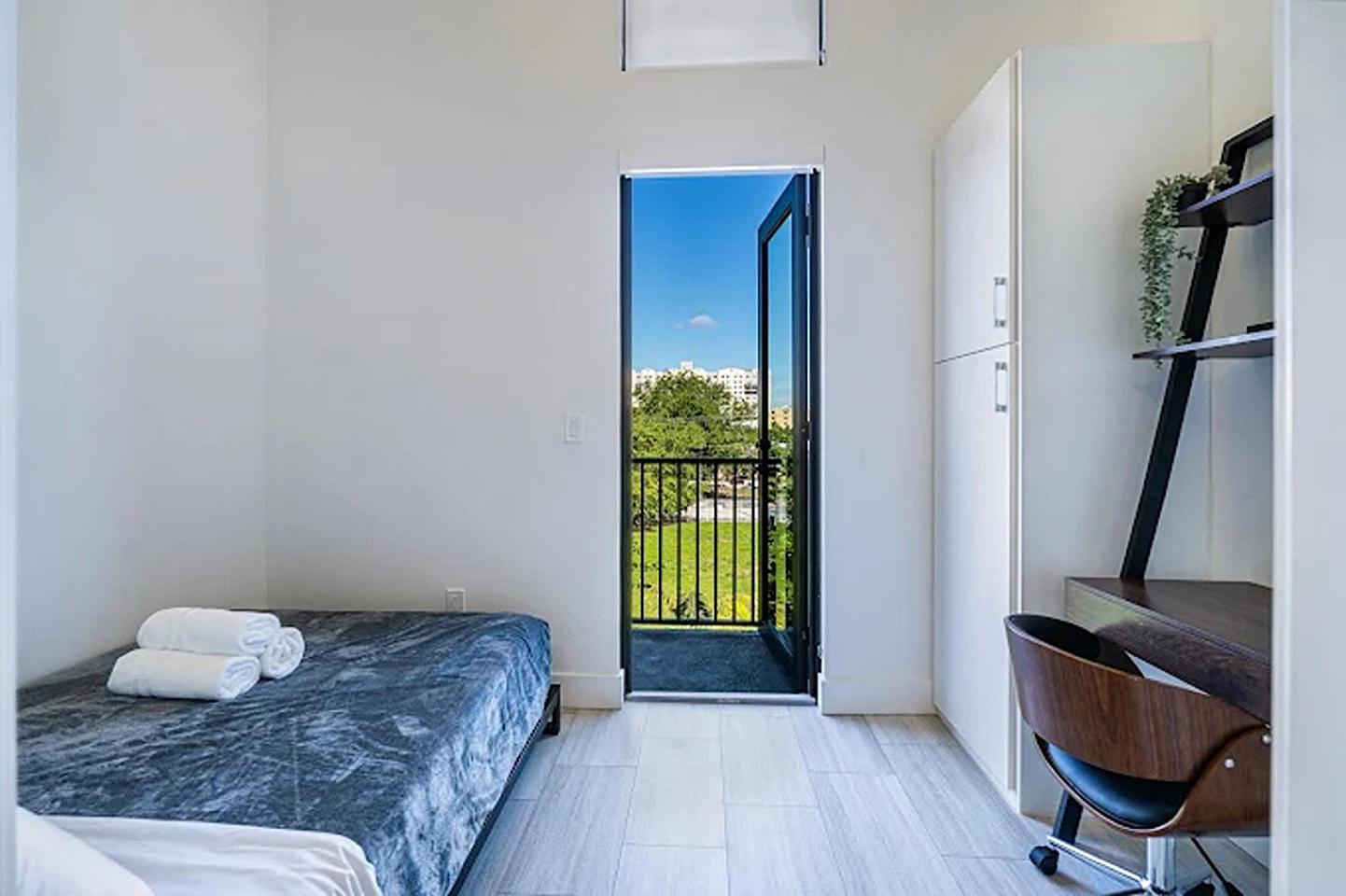 Studio Rooms - Urban Coliving Retreat in Vibrant Little Havana with Modern Amenities - Gallery - 2