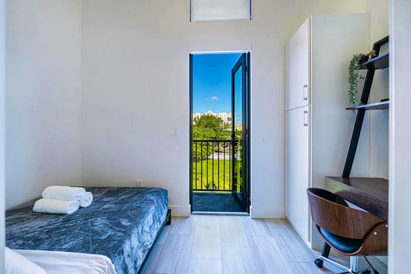 Studio Rooms - Urban Coliving Retreat in Vibrant Little Havana with Modern Amenities - Gallery - 10
