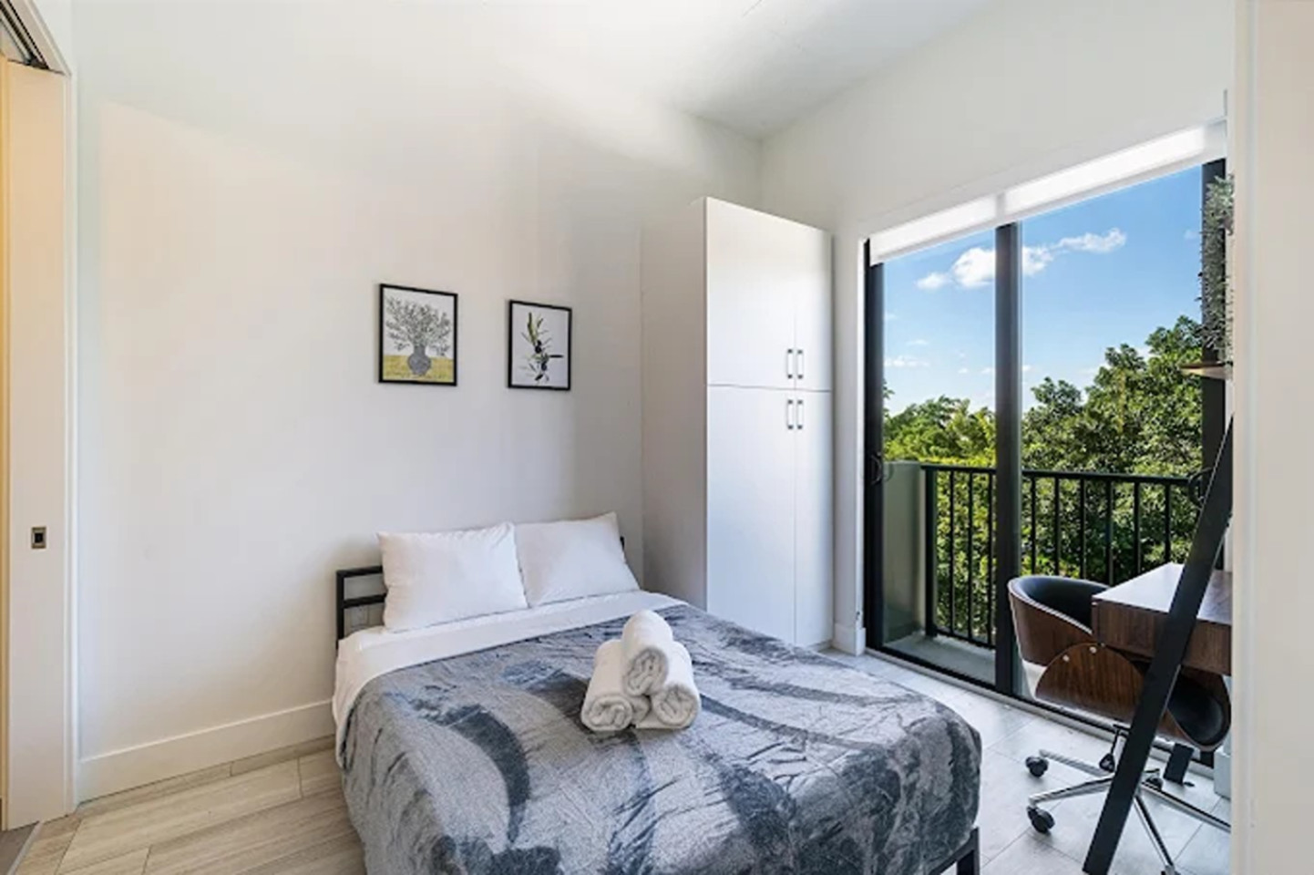  Studio Rooms  -  Urban Coliving Retreat in Vibrant Little Havana with Modern Amenities  - Gallery -  9