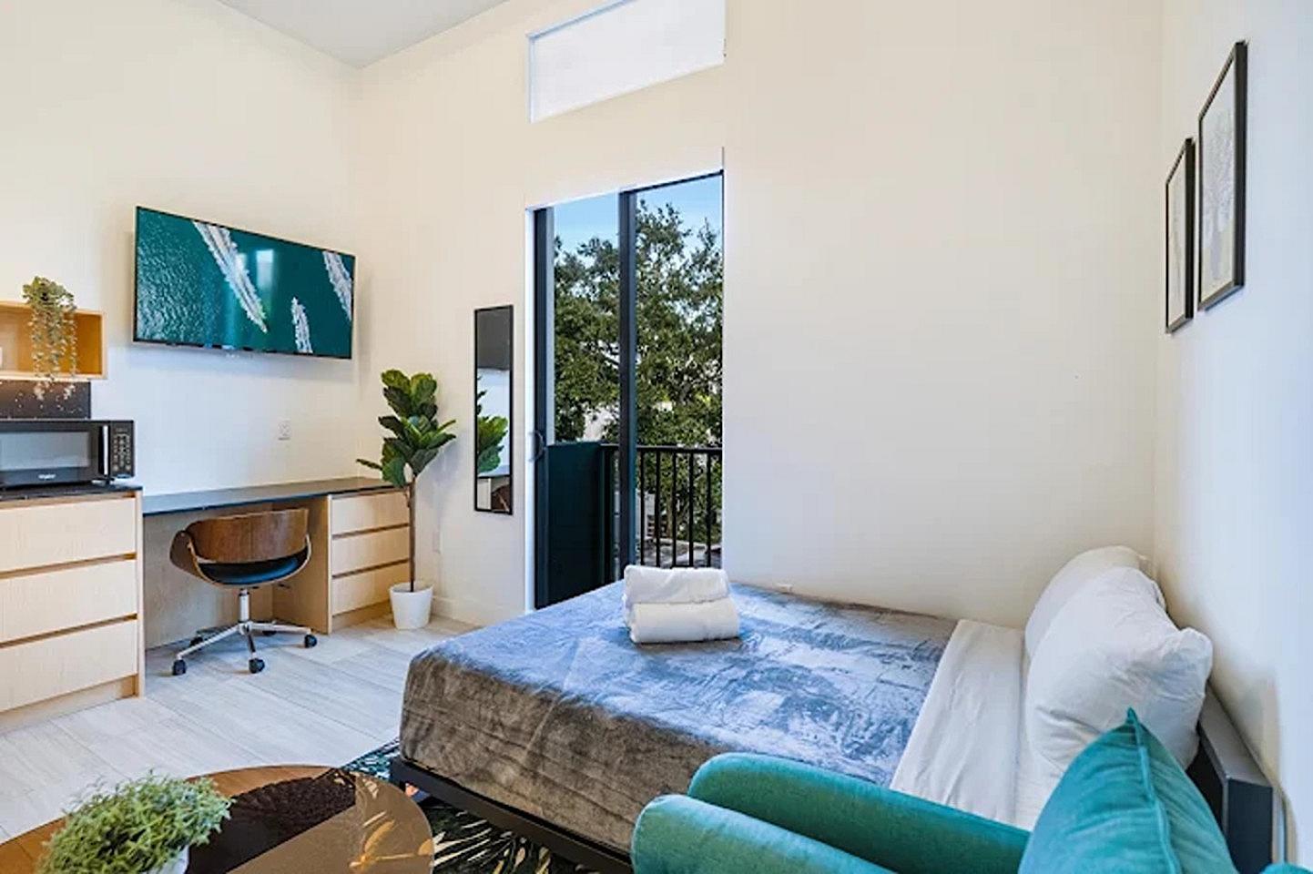  Private Bedrooms 3  -  Urban Coliving Retreat in Vibrant Little Havana with Modern Amenities  - Gallery -  1