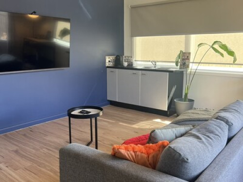 Lush garden stay, walk to the beach