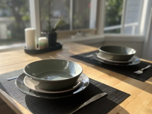 Lush garden stay, walk to the beach