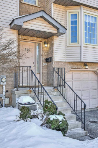 Modern 6-Bedroom Coliving Haven in Peaceful Westvale, Waterloo  - Gallery -  5