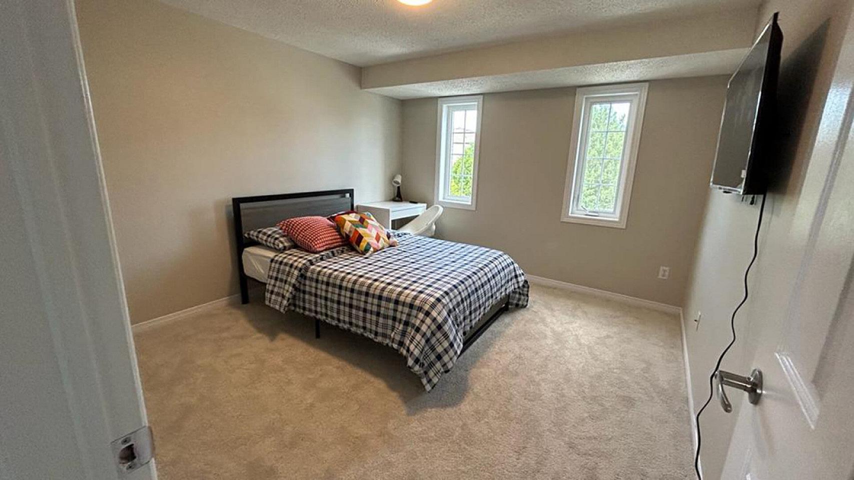  Private Deluxe Room  -  Modern 6-Bedroom Coliving Haven in Peaceful Westvale, Waterloo  - Gallery -  2
