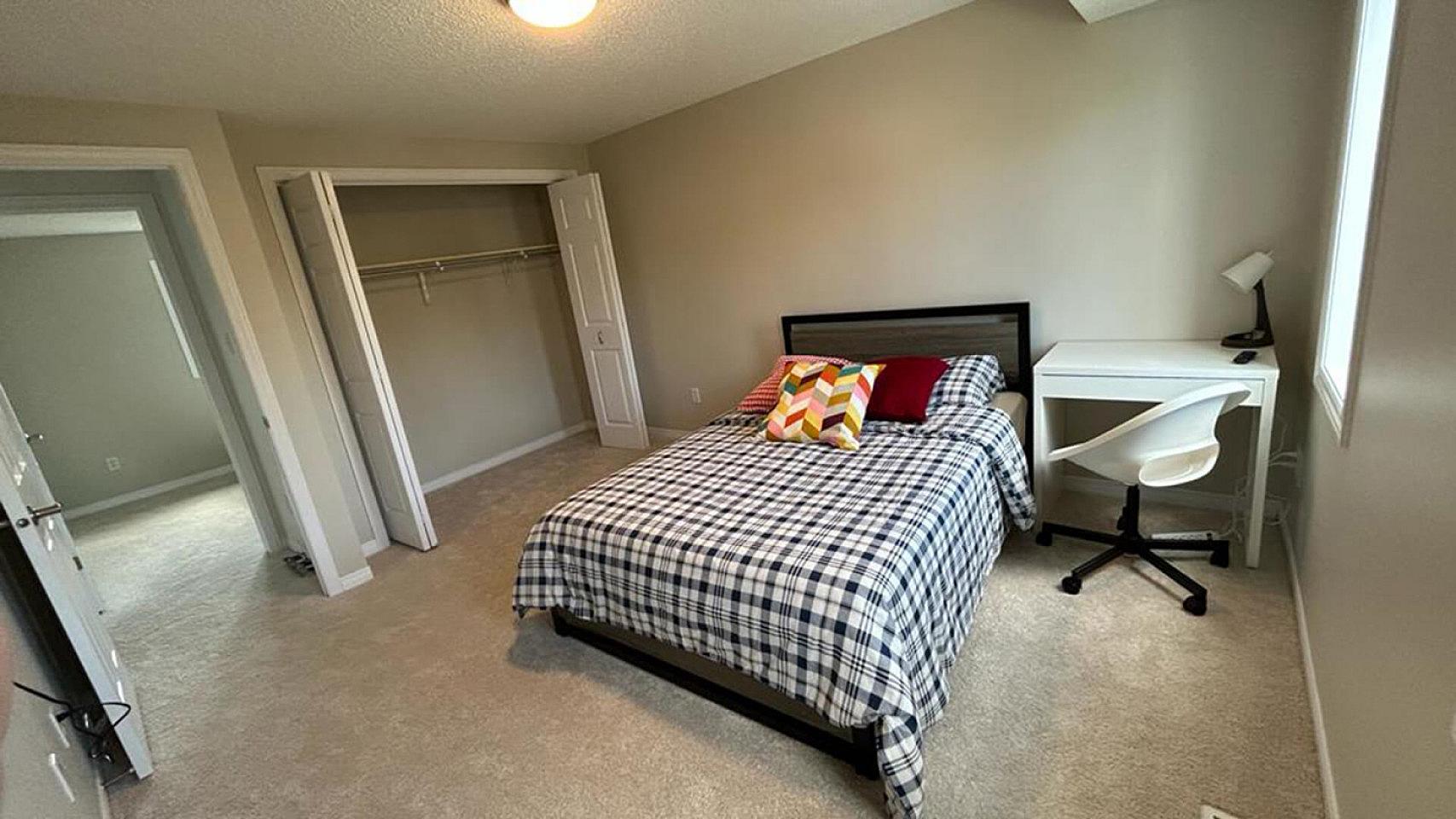  Private Deluxe Room  -  Modern 6-Bedroom Coliving Haven in Peaceful Westvale, Waterloo  - Gallery -  1