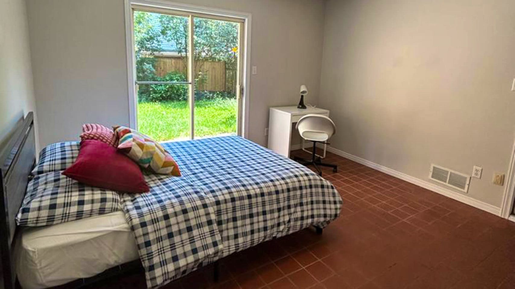  Private Basement Room  -  Modern 6-Bedroom Coliving Haven in Peaceful Westvale, Waterloo  - Gallery -  2
