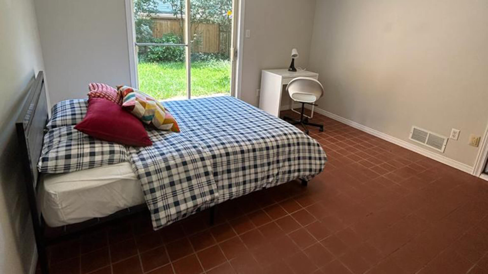  Private Basement Room  -  Modern 6-Bedroom Coliving Haven in Peaceful Westvale, Waterloo  - Gallery -  6