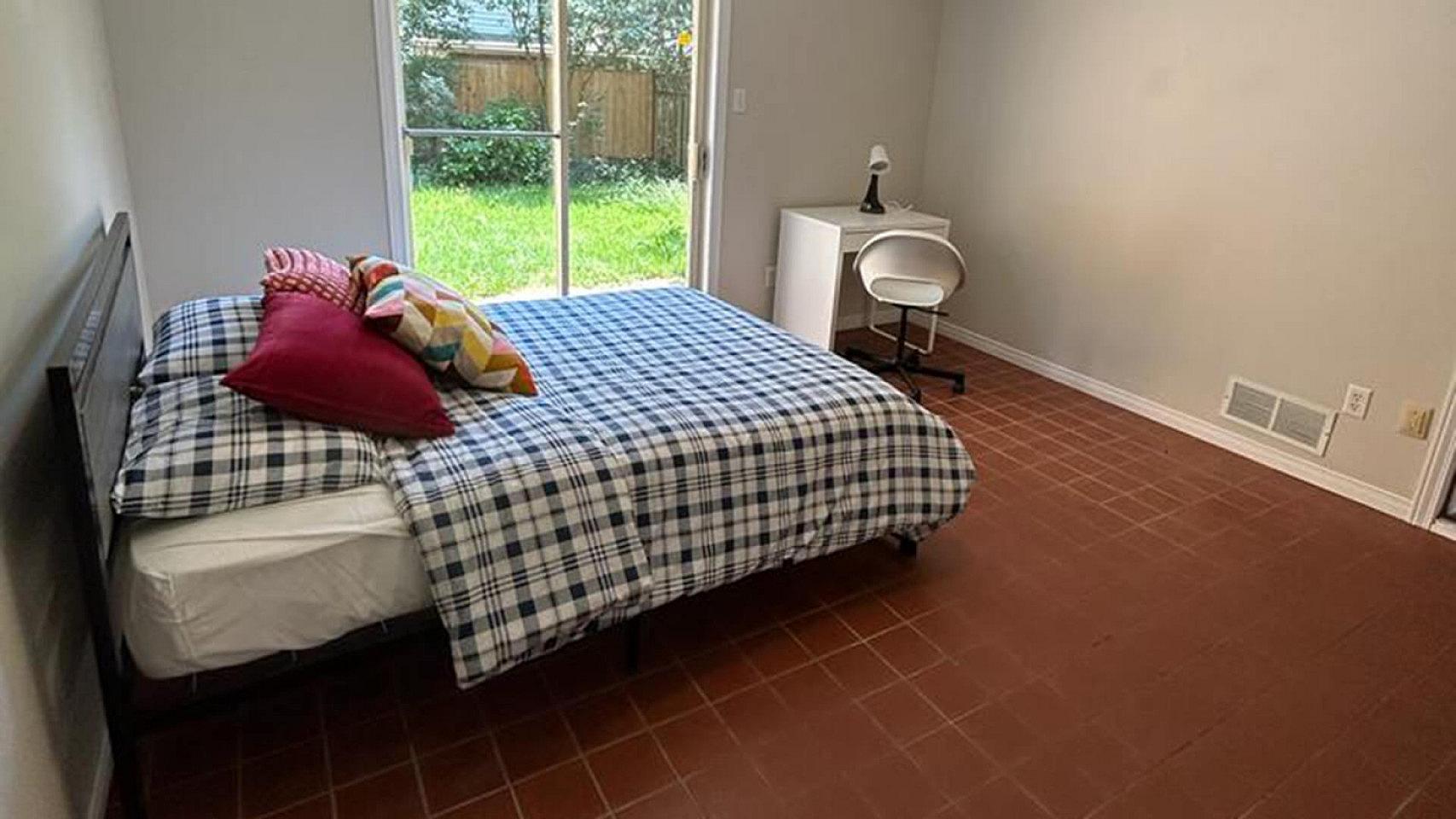  Private Basement Room  -  Modern 6-Bedroom Coliving Haven in Peaceful Westvale, Waterloo  - Gallery -  9