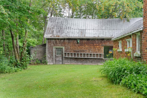 Stylish Classic House w/ Backyard close to Lac-à-la-Tortue  - Gallery -  5