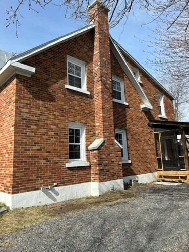 Stylish Classic House w/ Backyard close to Lac-à-la-Tortue
