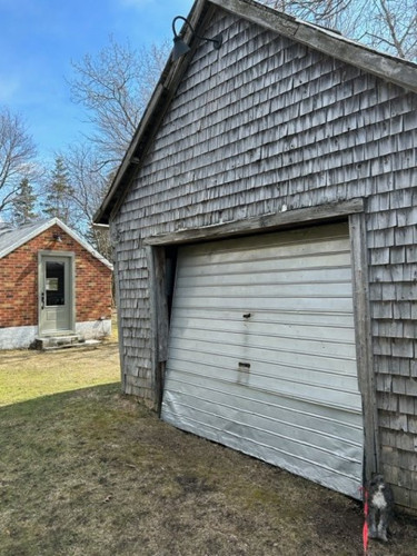 Stylish Classic House w/ Backyard close to Lac-à-la-Tortue