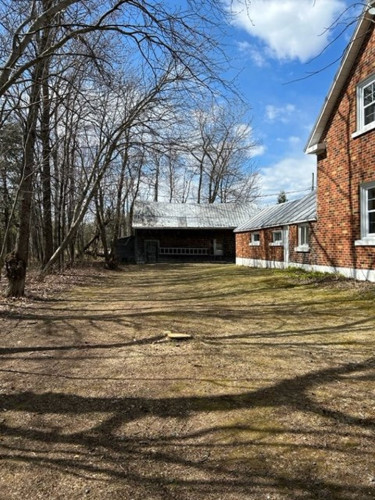 Stylish Classic House w/ Backyard close to Lac-à-la-Tortue