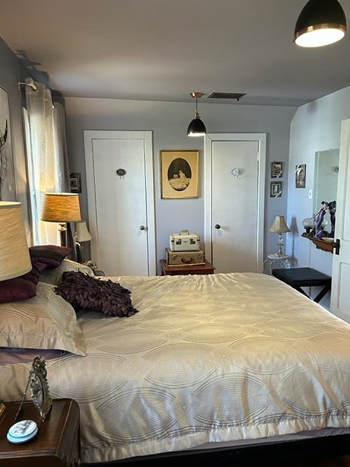  Private Room 1  -  Stylish Classic House w/ Backyard close to Lac-à-la-Tortue  - Gallery -  3