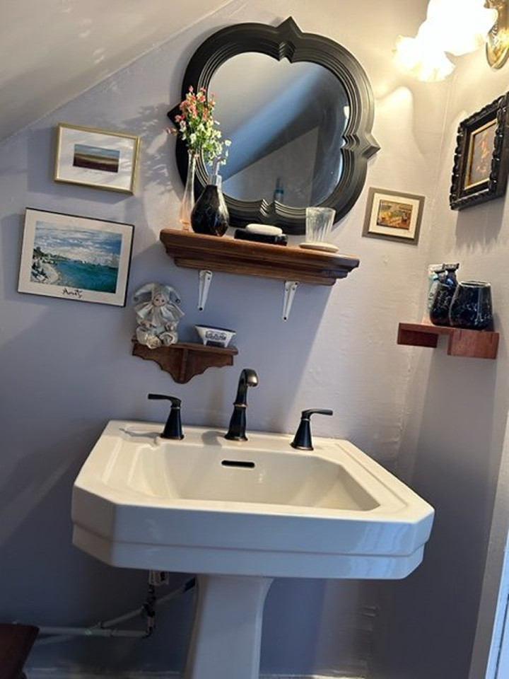  Private Room 1  -  Stylish Classic House w/ Backyard close to Lac-à-la-Tortue  - Gallery -  8