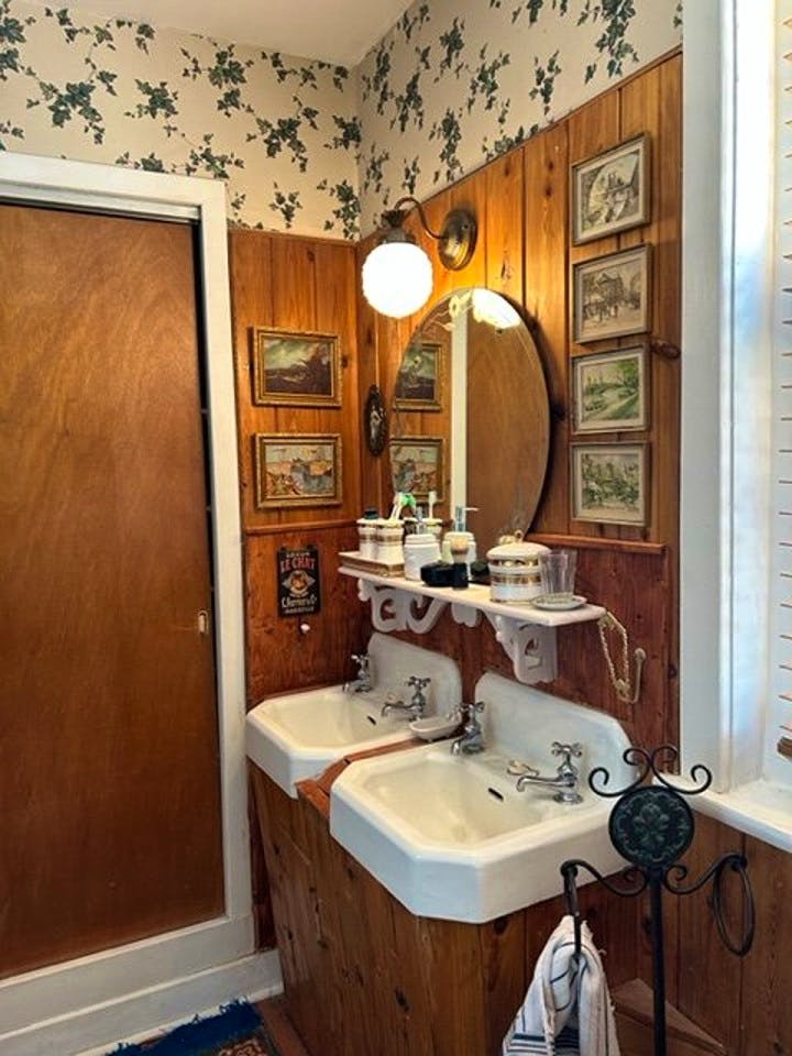  Private Room 2  -  Stylish Classic House w/ Backyard close to Lac-à-la-Tortue  - Gallery -  1