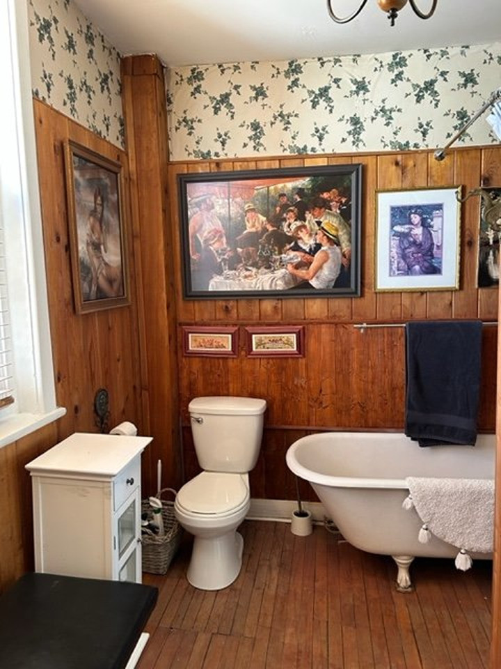  Private Room 2  -  Stylish Classic House w/ Backyard close to Lac-à-la-Tortue  - Gallery -  10