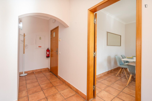 Bright 2-bedroom flat near the Porto Mós Beach