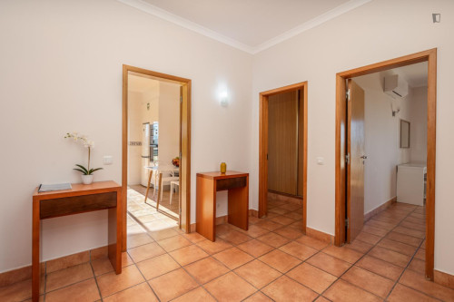 Bright 2-bedroom flat near the Porto Mós Beach