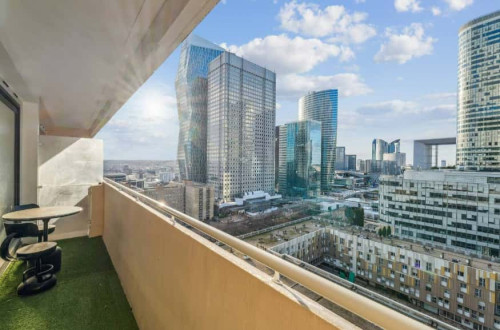 Studio au prestigieux parvis de La Défense