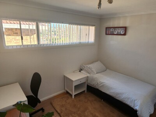 Homestay w/ on street parking
