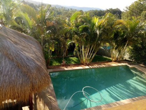 Modern Family Home Pool / Bali Hut 