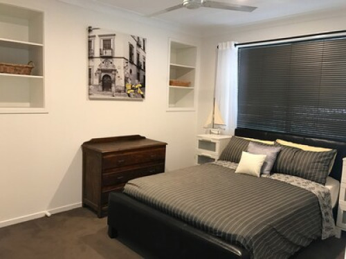 Fully self contained 1 bedroom flat