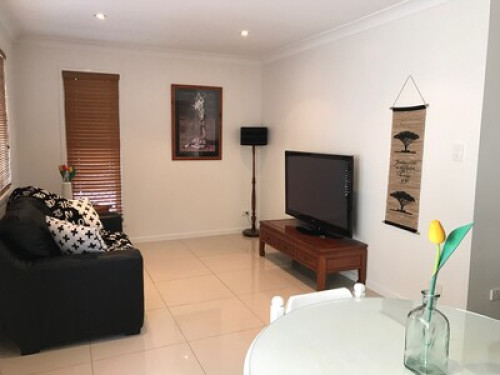 Fully self contained 1 bedroom flat