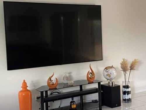 Quiet & vibrant neighbourhood